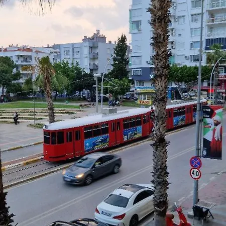 Nocleg ze śniadaniem With Sea View, Right In The Center Antalya
